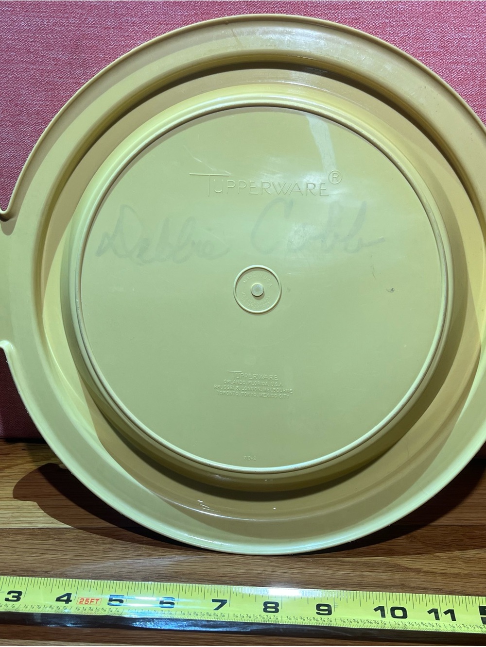 Vintage Tupperware Harvest Gold Pie Carrier Serving Tray #719-3